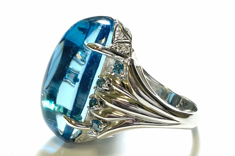 Blue Topaz K18WGブルートパーズ 処理ブルー/カラーレスダイヤモンドリング (NO.48513)