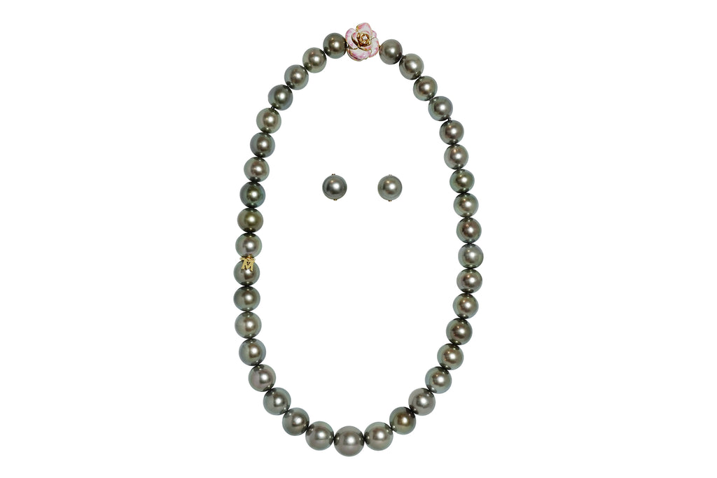 MIKIMOTO【ミキモト】 K18/エナメル（留具）黒蝶パール  ダイヤモンドネックレス＆ピアス (NO.49361)