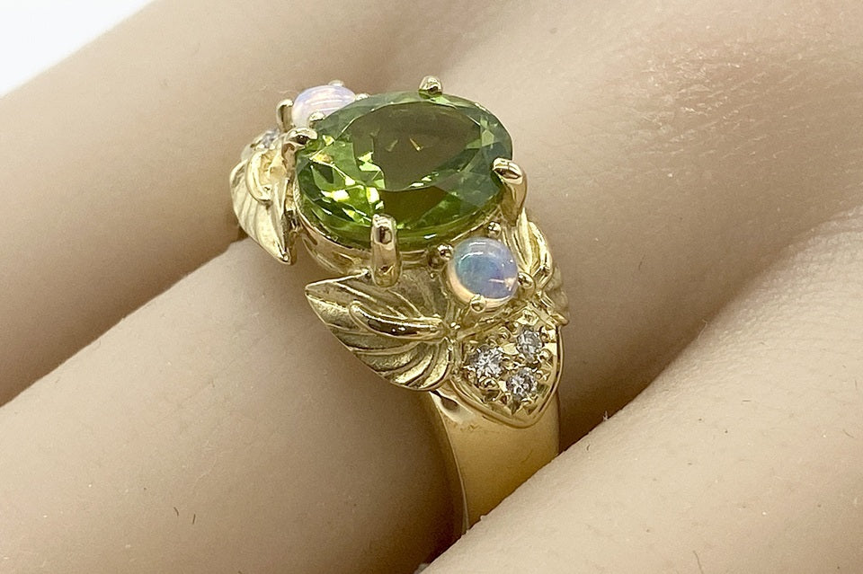 Peridot K18ペリドット オパール ダイヤモンドリング (NO.49130)