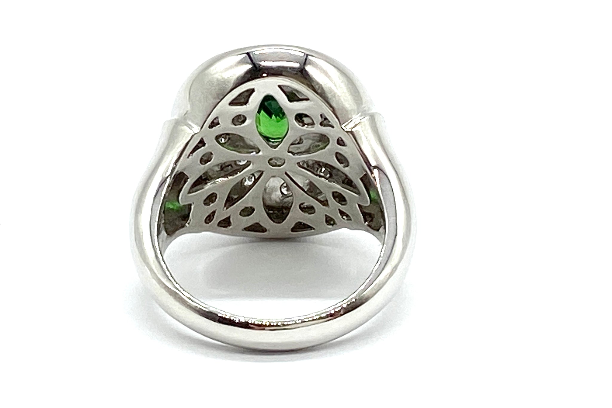 Green Garnet Pt900/K18WGグリーンガーネット ダイヤモンドリング (NO.48768)