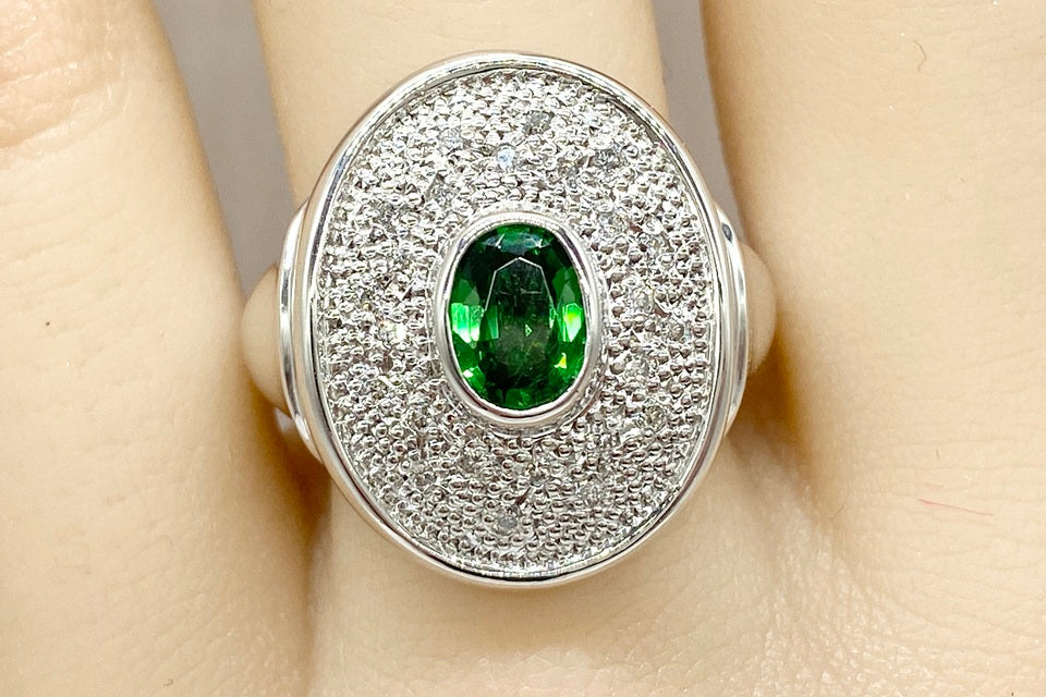 Green Garnet Pt900/K18WGグリーンガーネット ダイヤモンドリング (NO.48768)