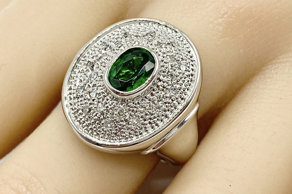 Green Garnet Pt900/K18WGグリーンガーネット ダイヤモンドリング (NO.48768)