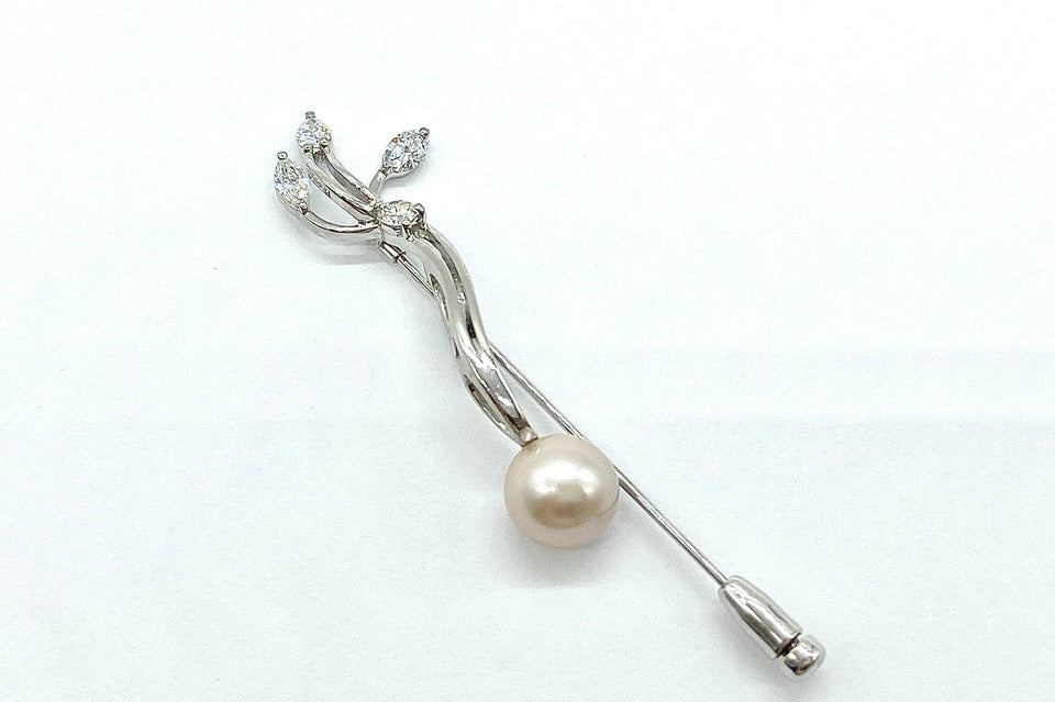 【長江達雄】 Pt900/K14WG（針・キャッチ）淡水パール ダイヤモンドペントップ兼ピンブローチ (NO.122640)