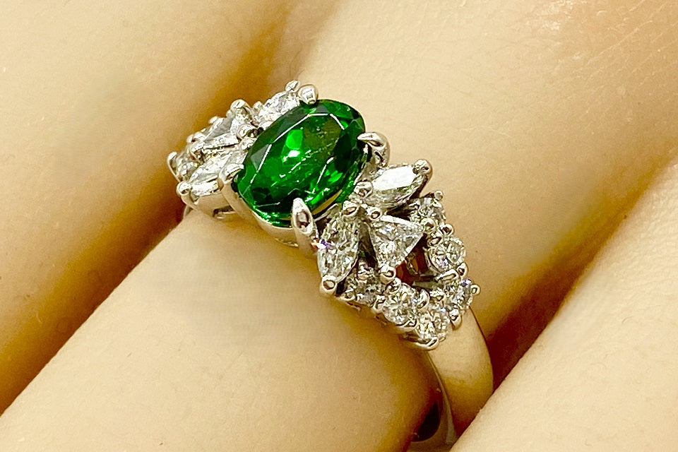 Green Garnet Pt900グリーンガーネット ダイヤモンドリング (NO.128503)