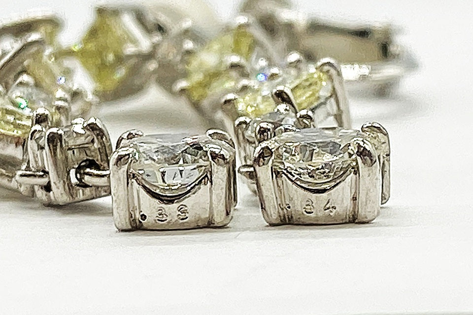 Yellow Diamond K18WGイエロー/カラーレスダイヤモンドイヤリング (NO.128807)