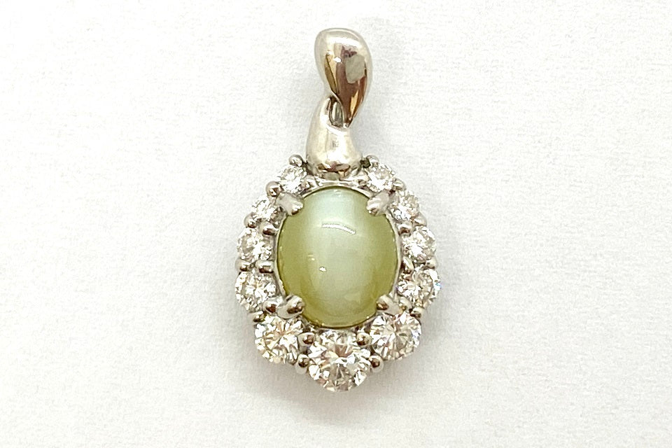 Chrysoberyl Cat’s Eye Pt900/K18WGクリソベリルキャッツアイ ダイヤモンドペントップ (NO.304650)