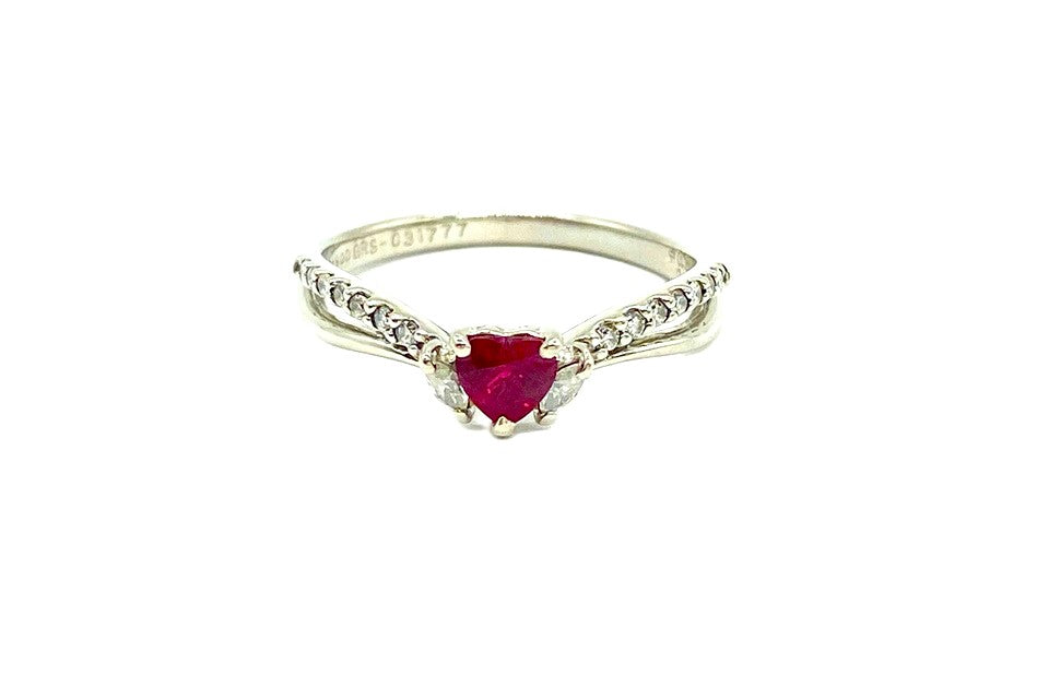 Ruby Pt900ルビー ダイヤモンドリング ミャンマー産・加熱・VIVID RED 　(NO.305211)