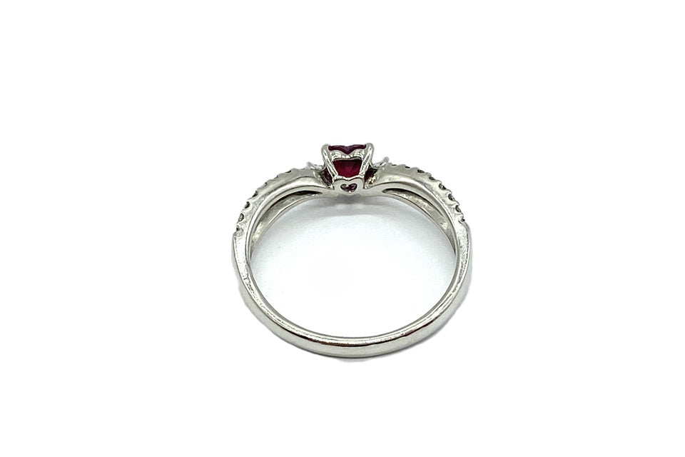 Ruby Pt900ルビー ダイヤモンドリング ミャンマー産・加熱・VIVID RED 　(NO.305211)