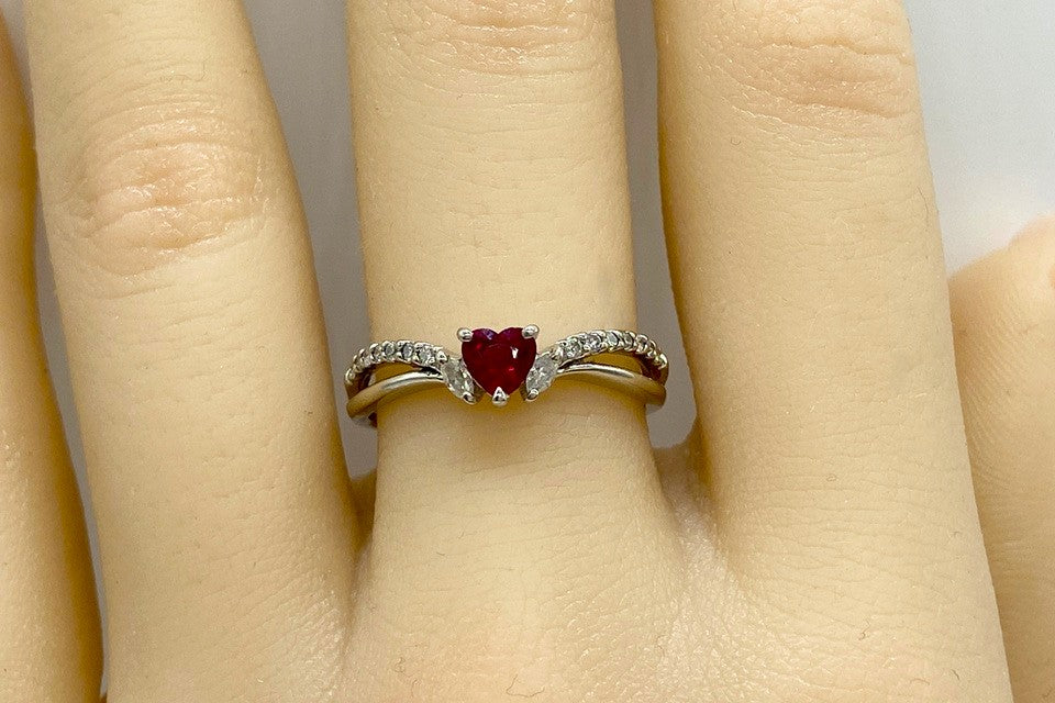 Ruby Pt900ルビー ダイヤモンドリング ミャンマー産・加熱・VIVID RED 　(NO.305211)