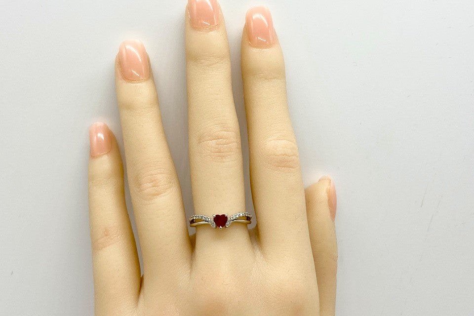 Ruby Pt900ルビー ダイヤモンドリング ミャンマー産・加熱・VIVID RED 　(NO.305211)