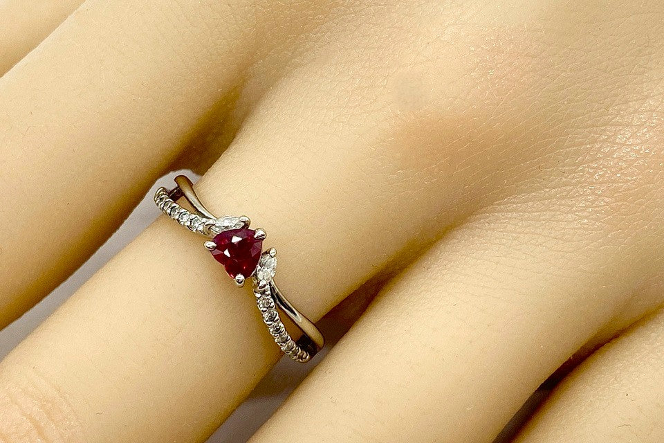 Ruby Pt900ルビー ダイヤモンドリング ミャンマー産・加熱・VIVID RED 　(NO.305211)