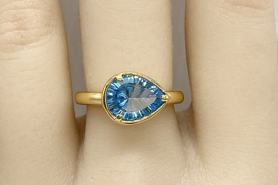 Blue Topaz K18ブルートパーズリング (NO.305455)