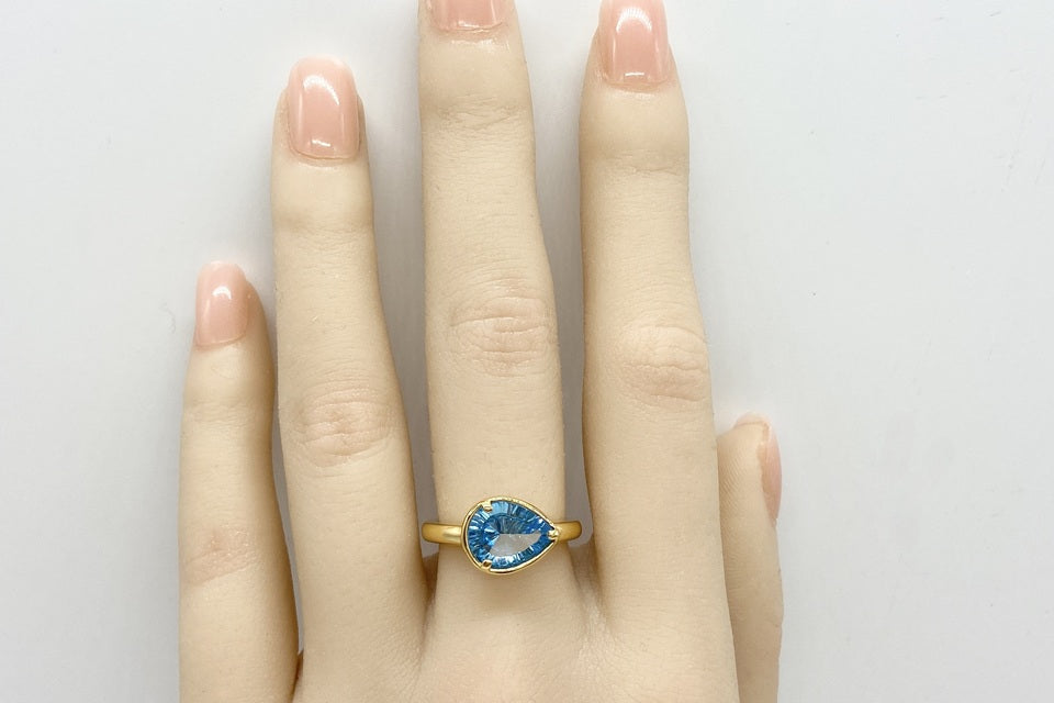 Blue Topaz K18ブルートパーズリング (NO.305455)