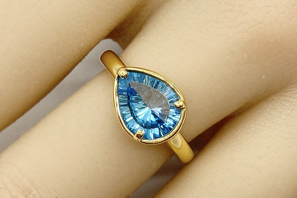 Blue Topaz K18ブルートパーズリング (NO.305455)