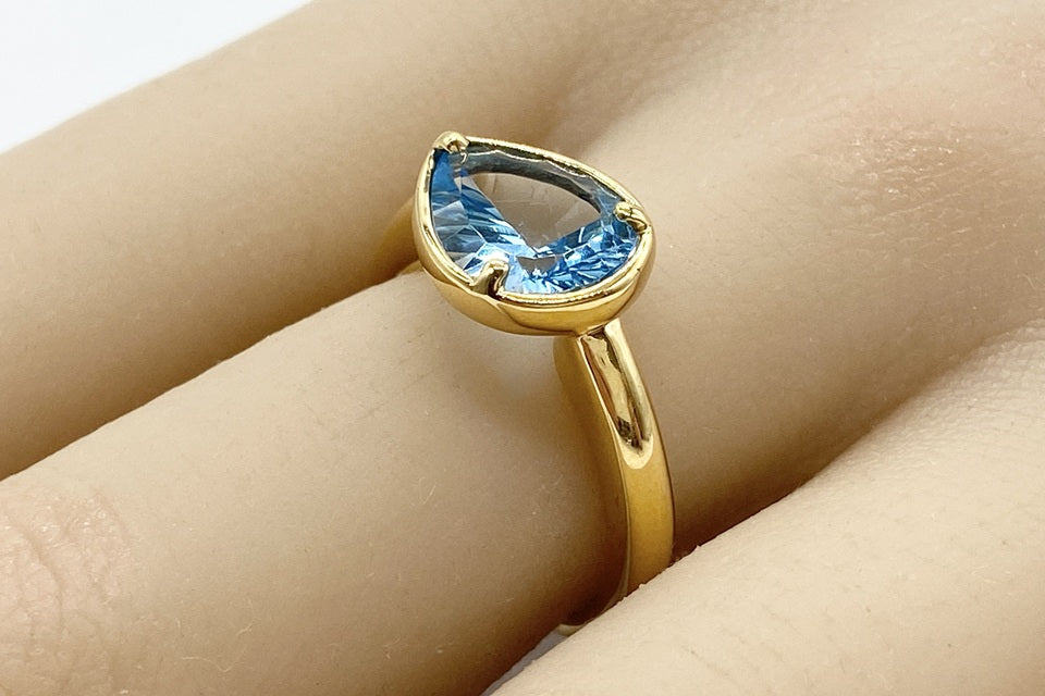 Blue Topaz K18ブルートパーズリング (NO.305455)