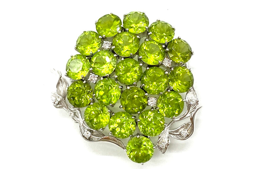 Peridot K18WGペリドット ダイヤモンドペントップ兼ブローチ (NO.49911-B)