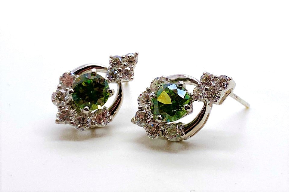 Demantoid Garnet Pt900デマントイドガーネット ダイヤモンドピアス (NO.48428-B)