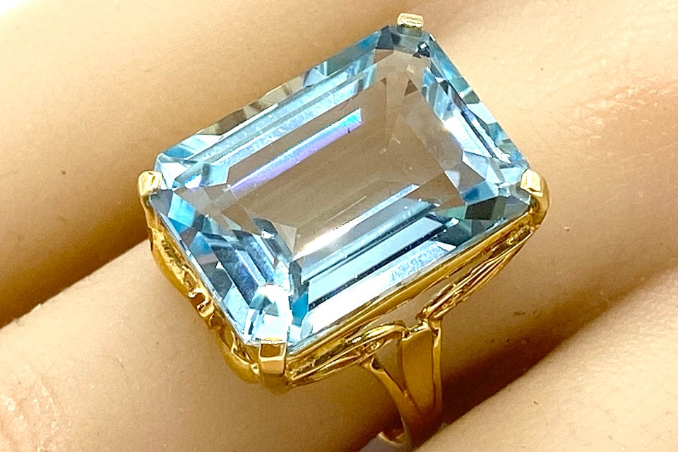 Blue Topaz K18ブルートパーズリング (NO.48665)