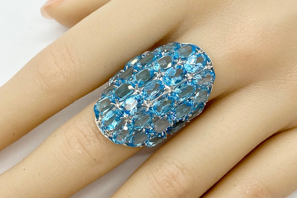 Blue Topaz K18WGブルートパーズリング (NO.48873)