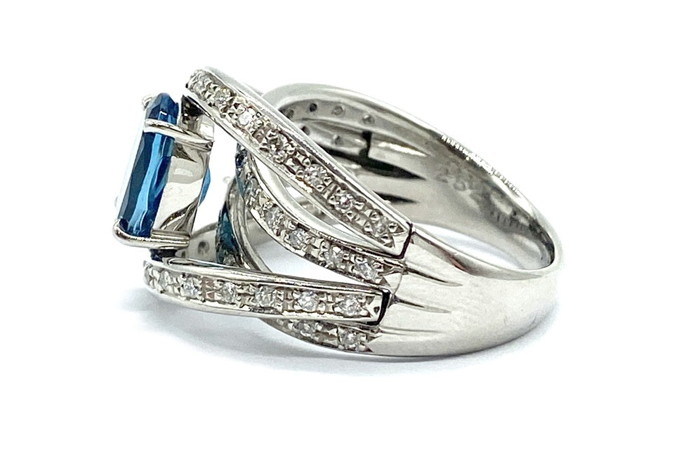 Blue Topaz Pt900ブルートパーズ 処理ブルー/カラーレスダイヤモンドリング (NO.49181)