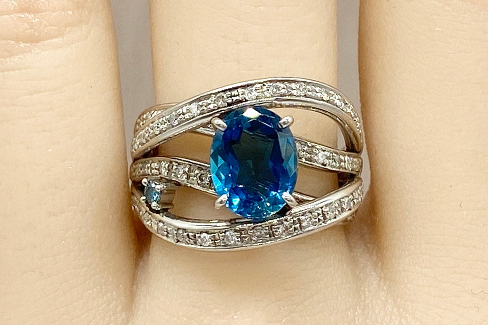 Blue Topaz Pt900ブルートパーズ 処理ブルー/カラーレスダイヤモンドリング (NO.49181)