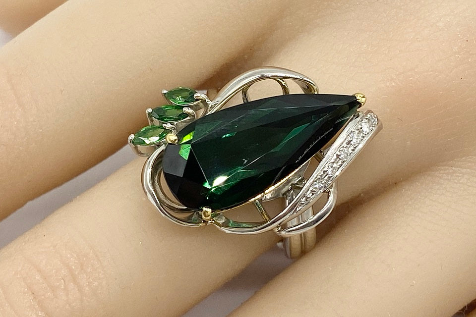 Green Tourmaline Pt900/K18グリーントルマリン ダイヤモンドリング (NO.49245)