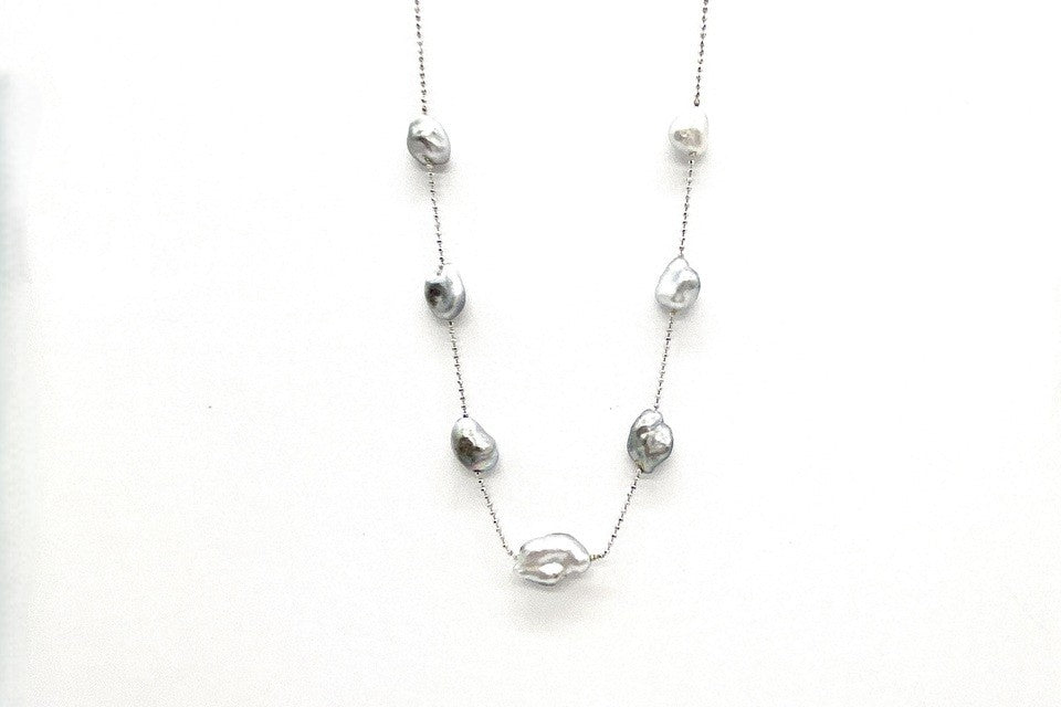 South Sea Keshi Pearl K18WG黒蝶ケシパールペンダント (NO.50106)