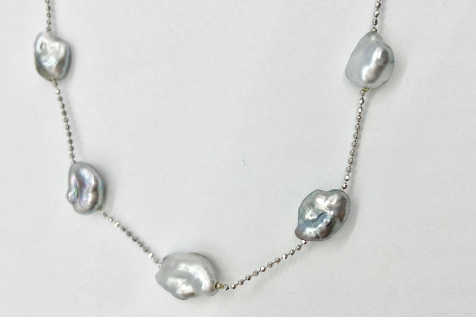 South Sea Keshi Pearl K18WG黒蝶ケシパールペンダント (NO.50106)