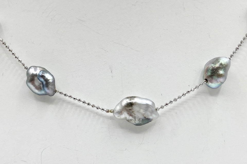 South Sea Keshi Pearl K18WG黒蝶ケシパールペンダント (NO.50106)