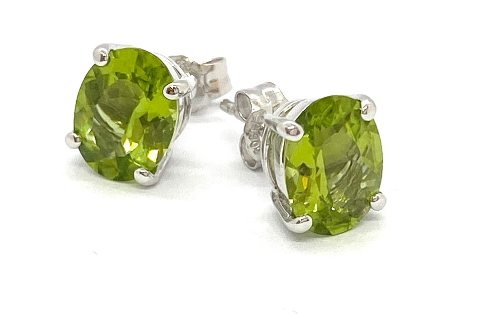 Peridot Pt900ペリドットピアス(No.61735)