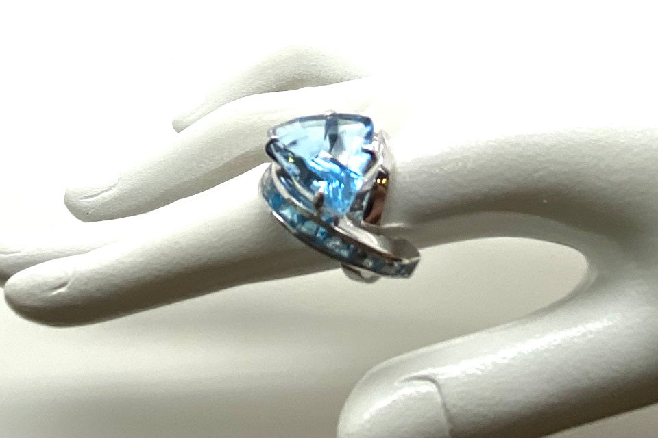 Blue Topaz K18WGブルートパーズリング (NO.48668) – JEX宝石ギャラリーオンラインショップ